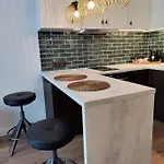 Amber's Bees Apartman