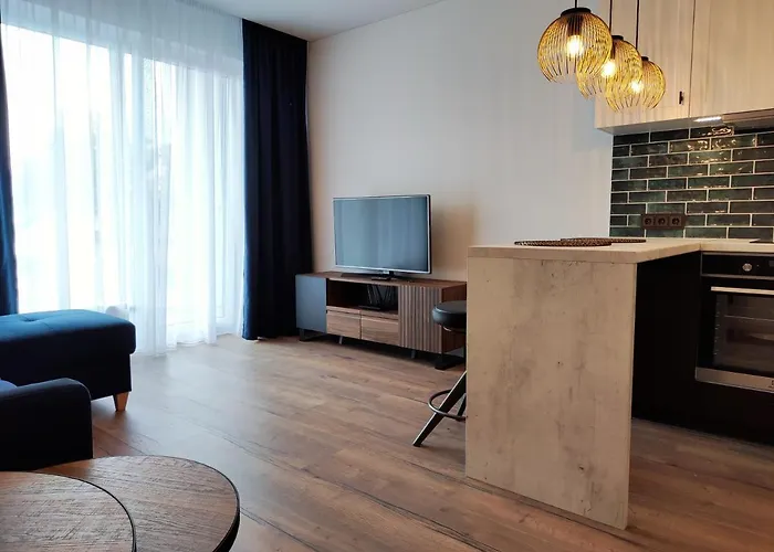 Amber's Bees Butas *